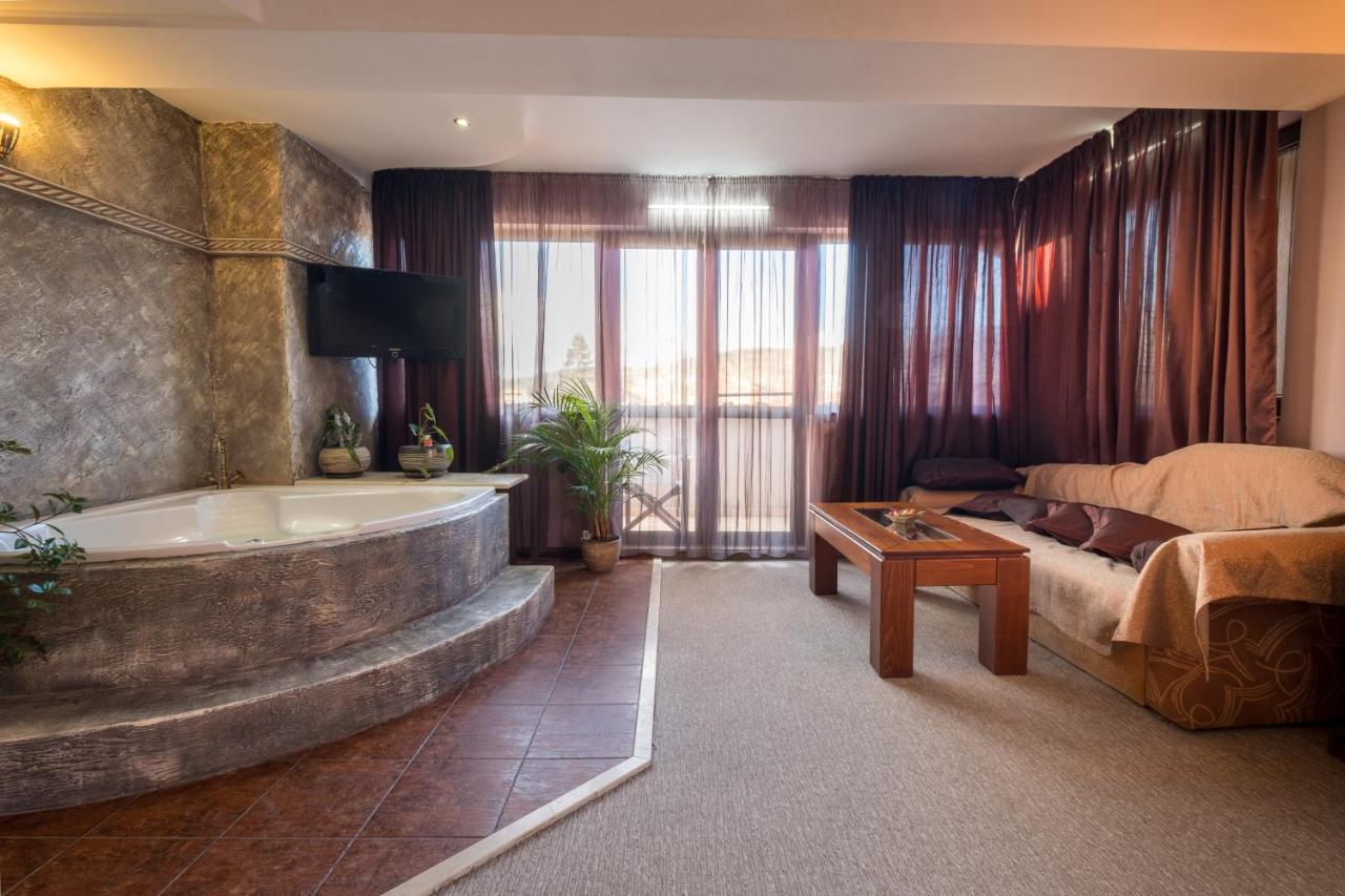 том и нези класик Hotel *